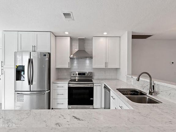 5th image of 6125 Rainbow Cir