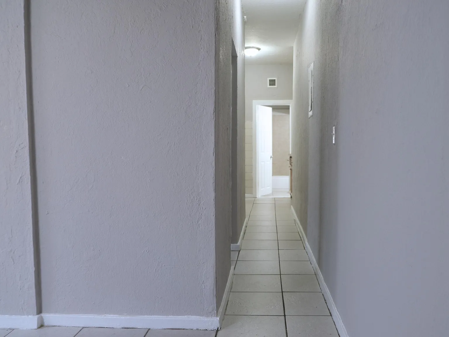 2 bed, 1.0 bath, 750 sqft, $1,990 — Photo 4