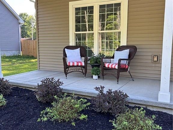 FULL FRONT PORCH