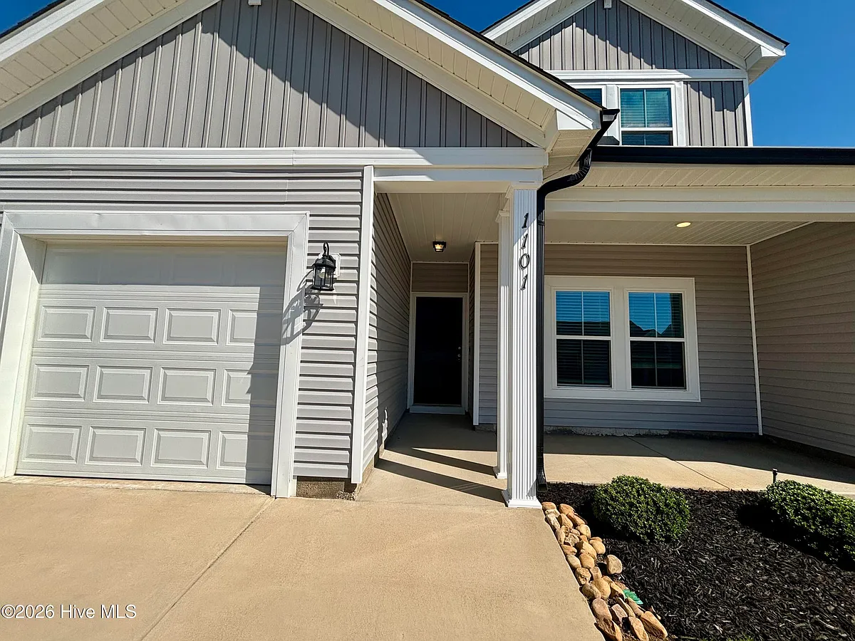 Building Photo - 1101 Clareton Dr