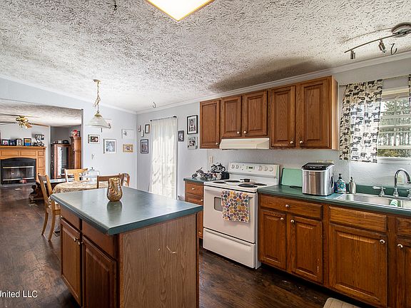 5th image of 13701 Briarwood Dr
