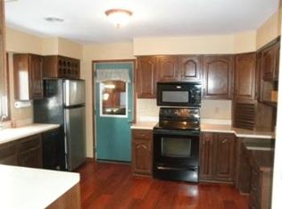 3121 Spring Valley Rd, Oshkosh, WI 54904