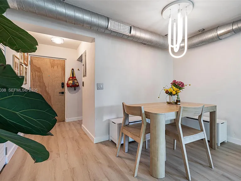 1900 Meridian Ave #204 — Photo 14