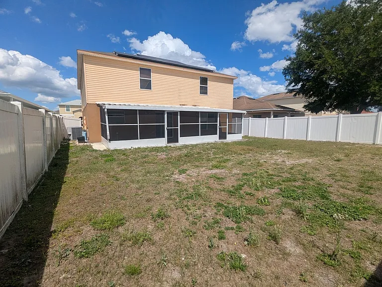 1628 Strathmore Cir — Photo 3