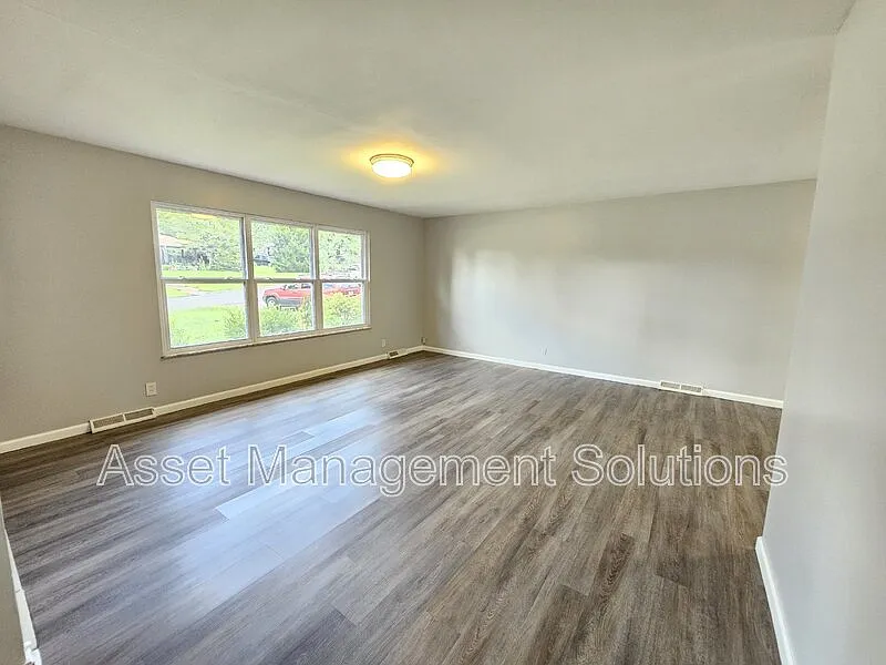 4110 Northern Aire Dr — Photo 2