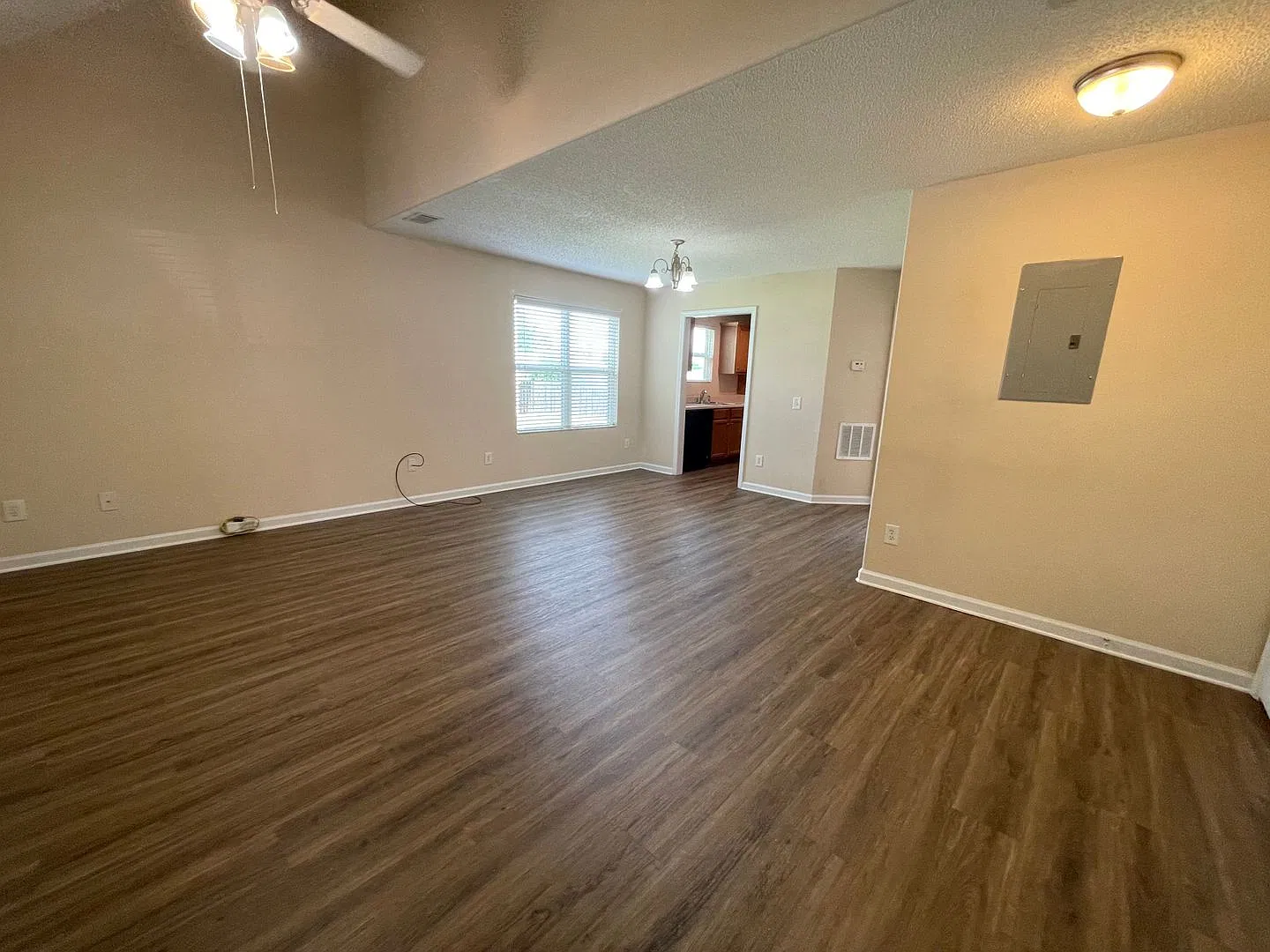1/2 Off Deposit Special! Bridgewater Home Pre-Leasing For August 2 2027! Fenced In Backyard! — Photo 2