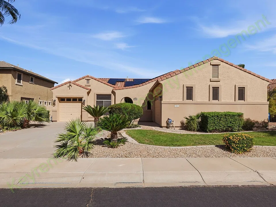 3810 E Latham Ct