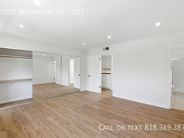 13025 Moorpark St #101 — Photo 24