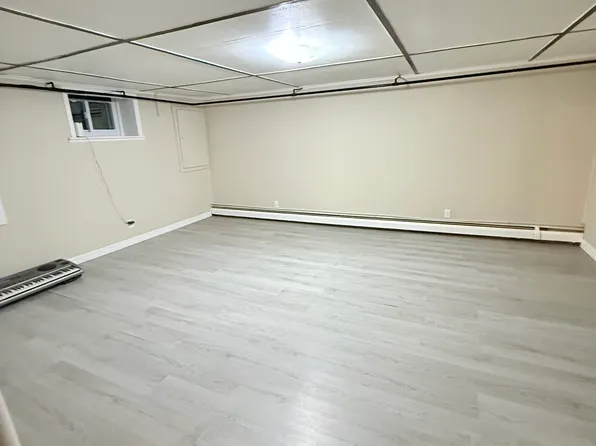 (undisclosed Address), West Islip, NY 11795