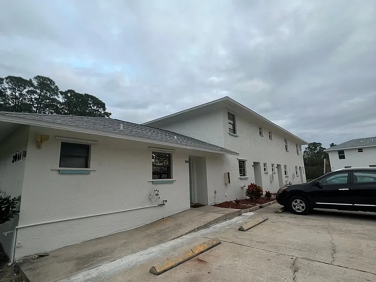 2041 Agora — Photo 2