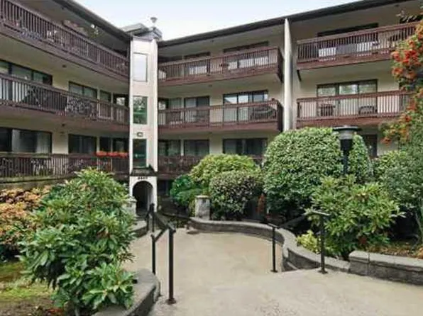 9847 Manchester Dr #105, Burnaby, BC V3N 4P4