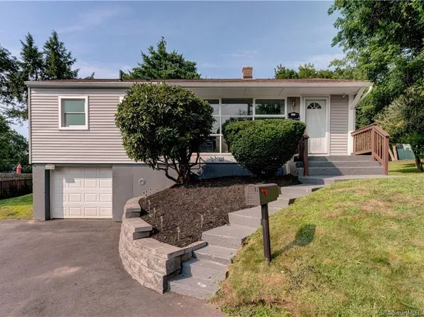 19 Floral Nook, Waterbury, CT 06708
