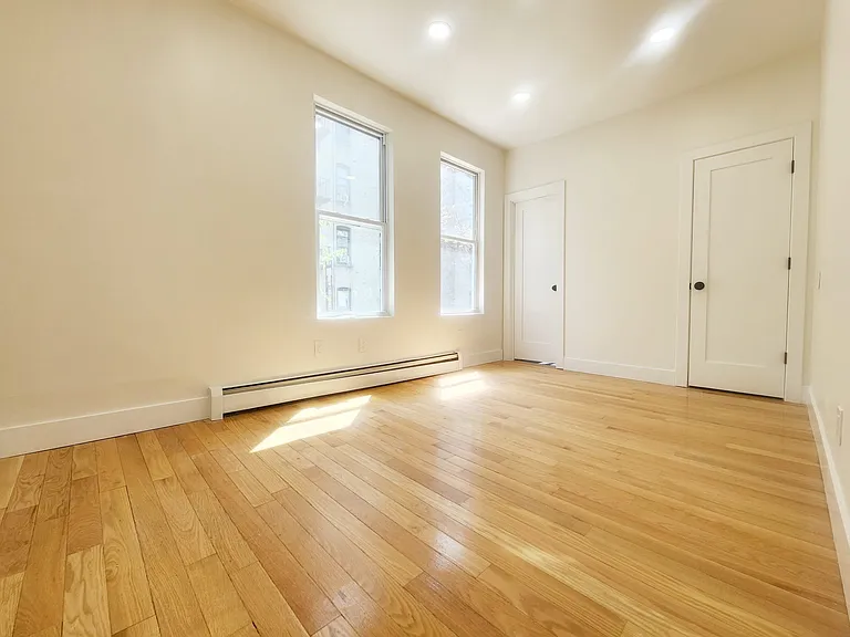 492 Van Buren St #4 — Photo 16