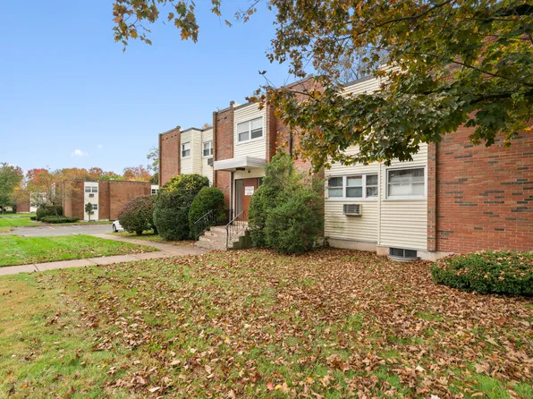 9 Thompson Rd APT 2B, Manchester, CT 06040