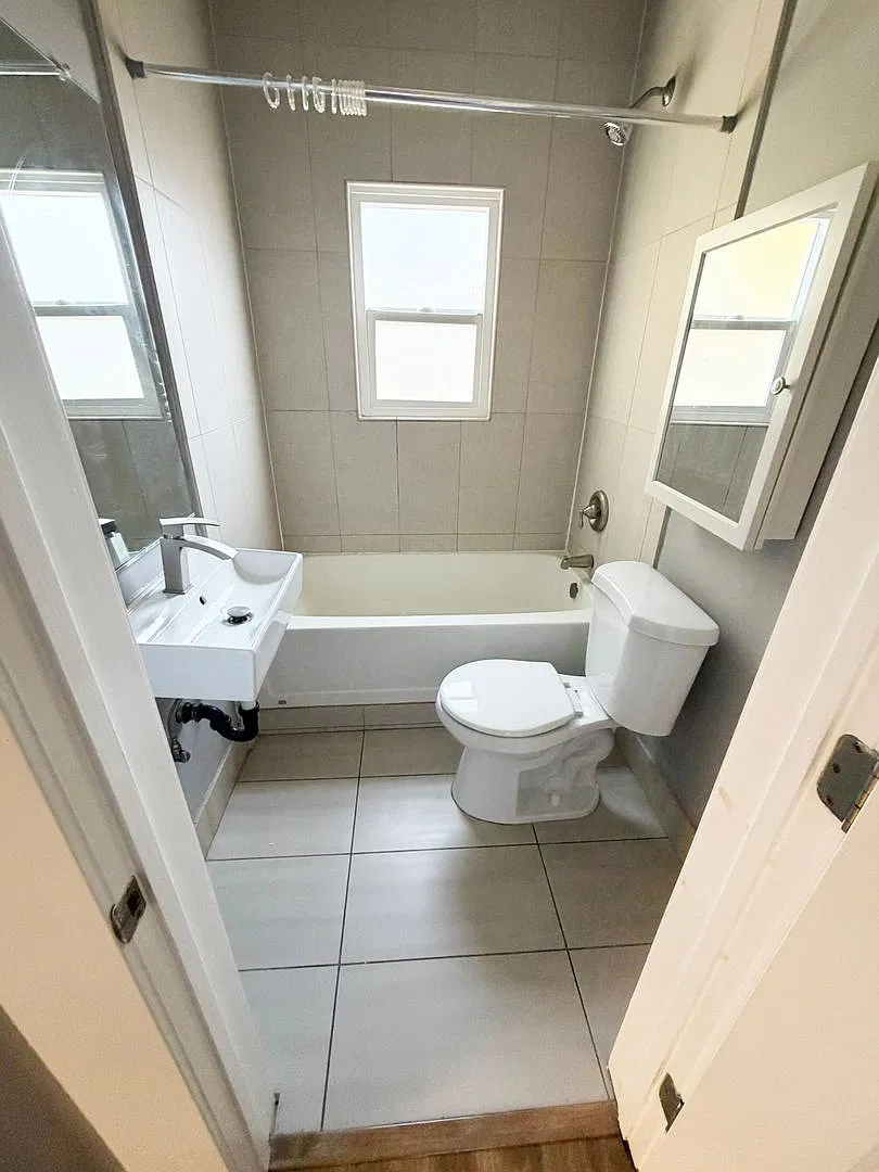 2921 Francis Ave., Los Angeles — Photo 4