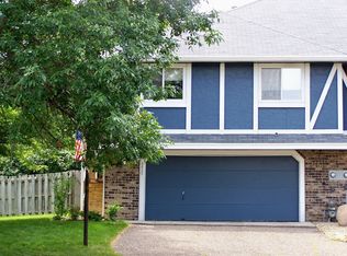 6809 Sandlewood Rd, Woodbury, MN 55125