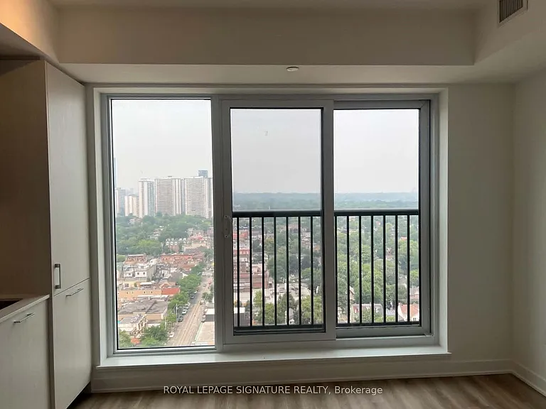 10 Oak St #2210 — Photo 3