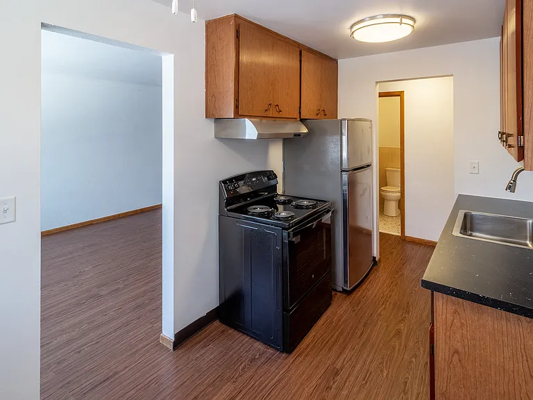 Carroll Court Apartments — Photo 25
