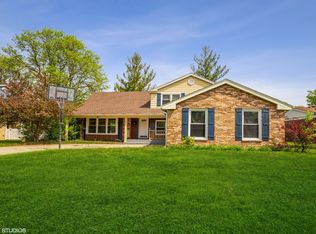 1530 E Lake Louise Dr, Palatine, IL 60074