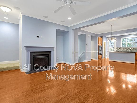 5th image of 2093 Laura Mews Pl