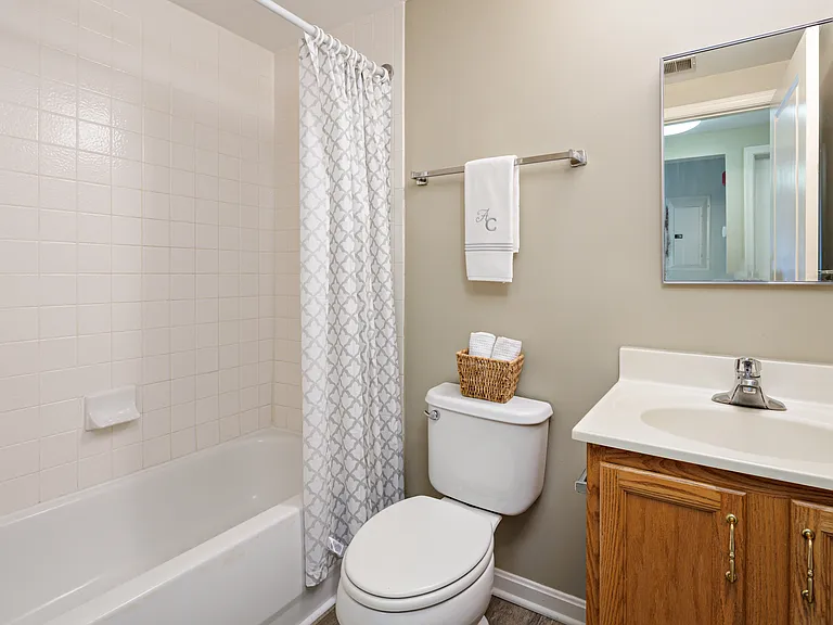 2438 Saint Paul St #2H — Photo 14