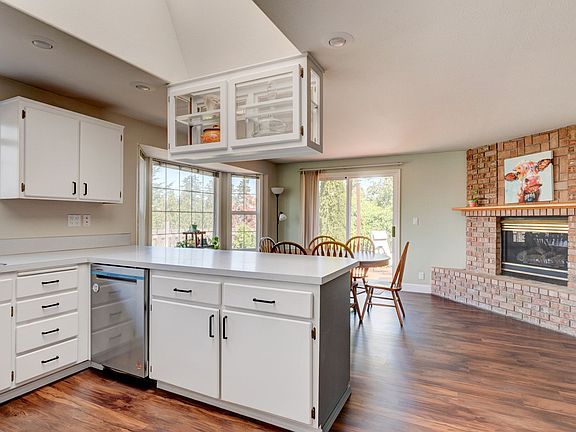 4th image of 1484 SW Ponsteen Dr