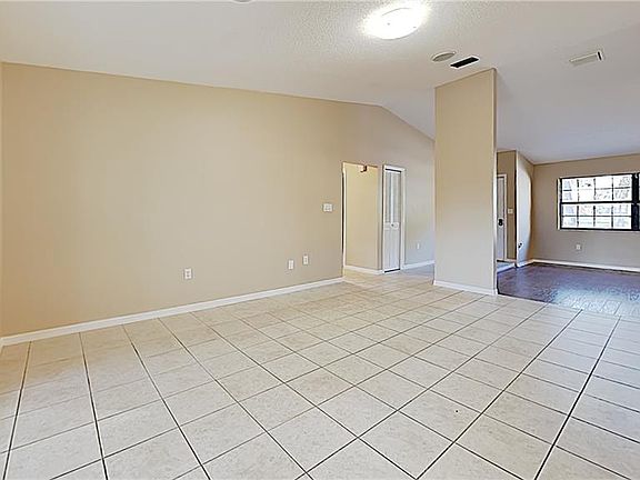 5th image of 5418 Royal Oak Dr