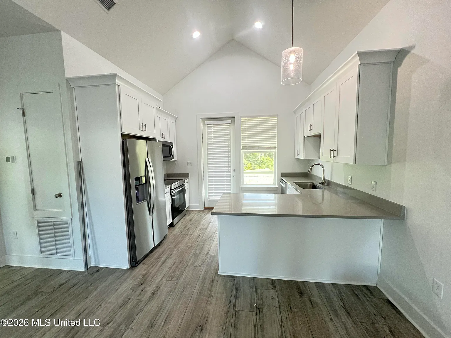 2 bed, 2.0 bath, 1000 sqft, $1,800 — Photo 3