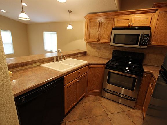 5th image of 617 N Taylor St