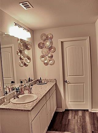 5th image of 1054 S Berryvine Ln