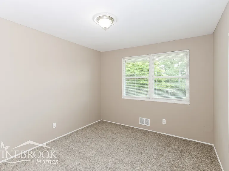3621 Lexington Dr — Photo 11