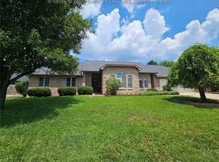 3710 Cambridge Cir, Hurricane, WV 25526