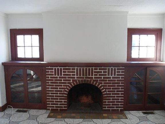 2nd image of 513 N County St