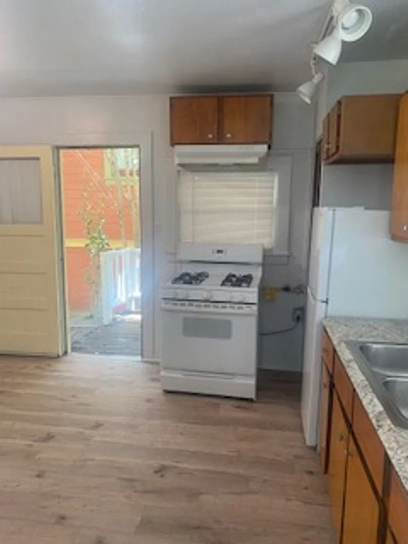 325 Ohio Street — Photo 2