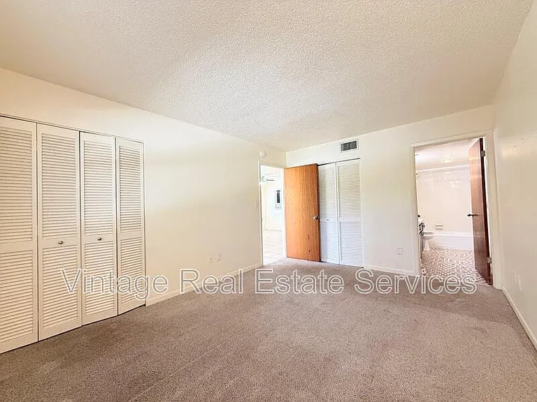 Whitehall Garden Apartments — Photo 17