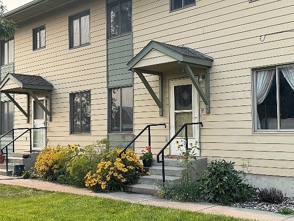 3rd image of 17 Chestnut Grove Ave #17