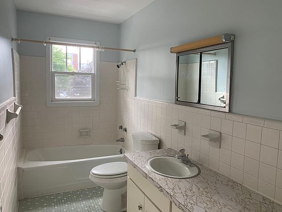 3rd image of 827 N Justice St APT 10
