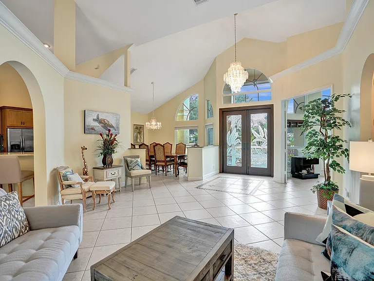 15910 Lindbergh Ln — Photo 8