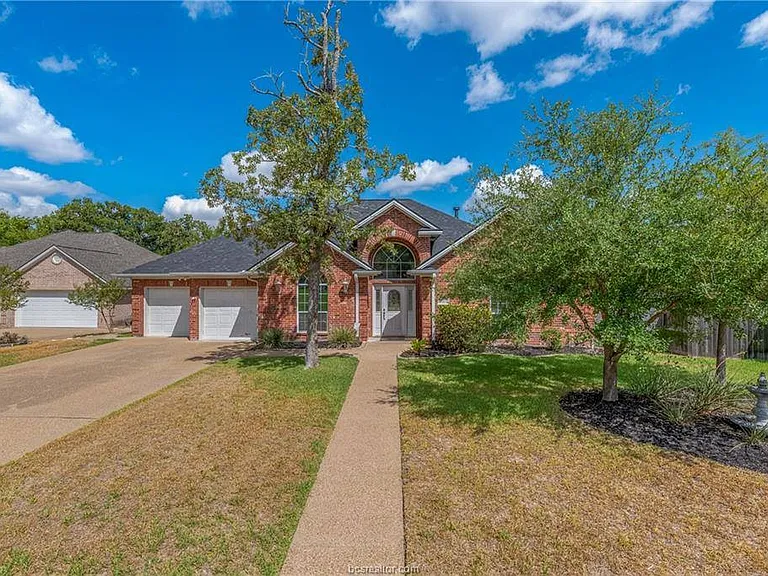 305 Stoney Hills Ct — Photo 2