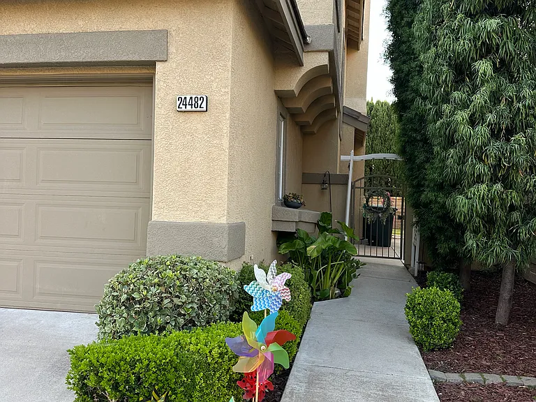 24482 Sunshine Dr — Photo 2