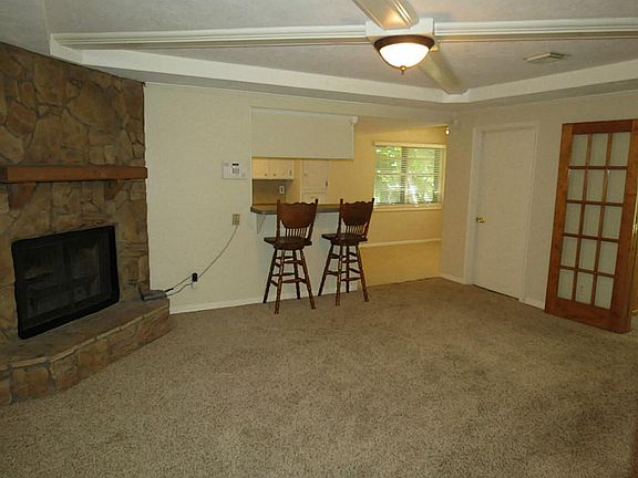 5th image of 703 Cherry Valley Dr