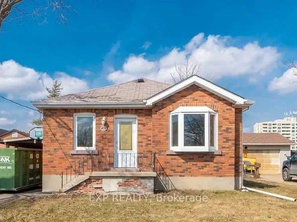 204 John St, Brampton, ON L6W 2A6