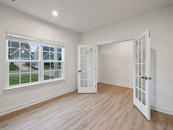 3rd image of 833 Raintree Dr