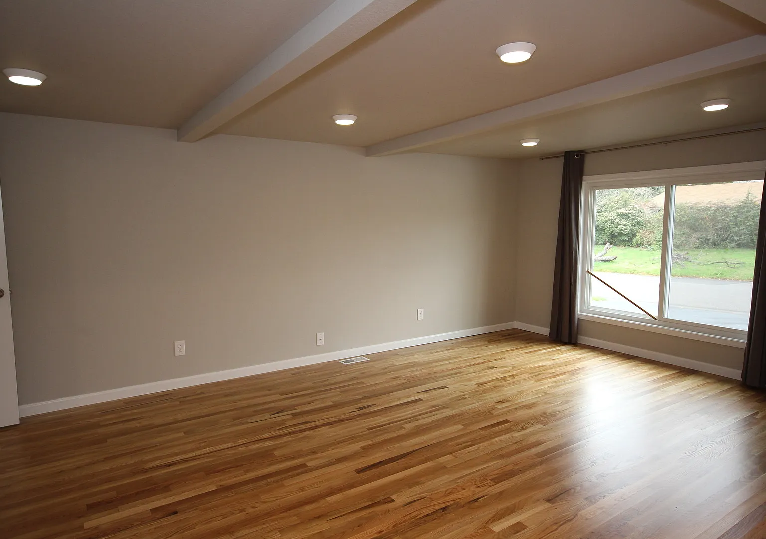 Tastefully updated Rambler with Fenced Yard, Federal Way — Photo 4