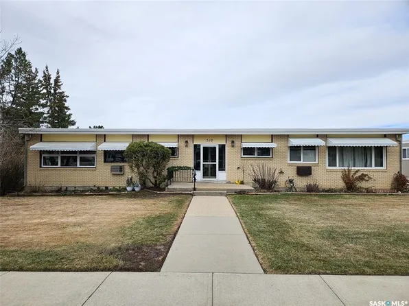 UNIT 8-320 13th AVENUE NE, Swift Current, SK S9H 2V9