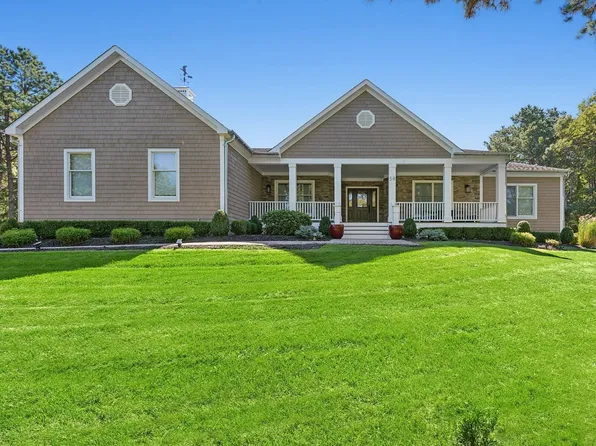 50 Corbett Dr, East Quogue, NY 11942