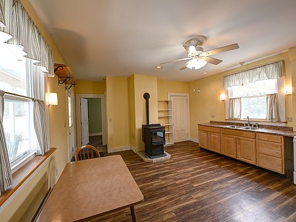 3rd image of 34 Pleasant Street