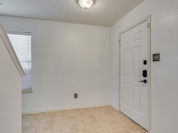 4th image of 2117 Eisenhower Dr