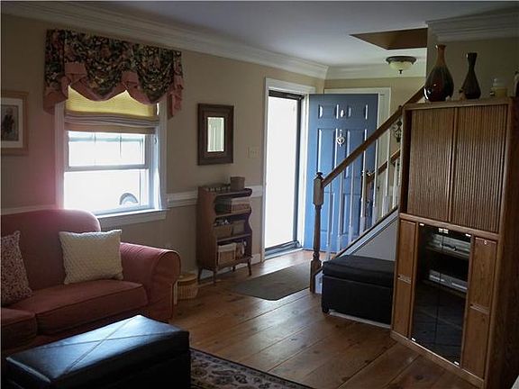 3rd image of 203 Tinsley Ct