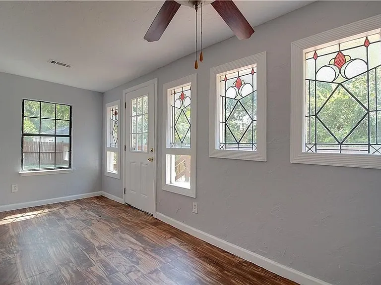 8115 Claremont Dr — Photo 12